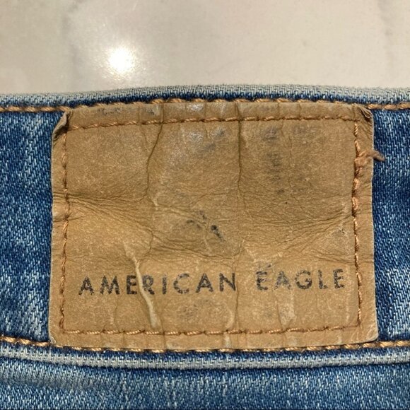 AMERICAN EAGLE Sz 2 High Rise Shortie Distressed Super Stretch Button Fly Shorts - Picture 9 of 13